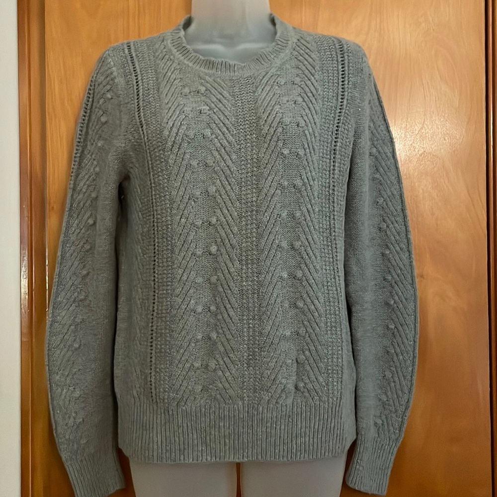 Grey knitted sweater with popcorn stitch front and sleeves